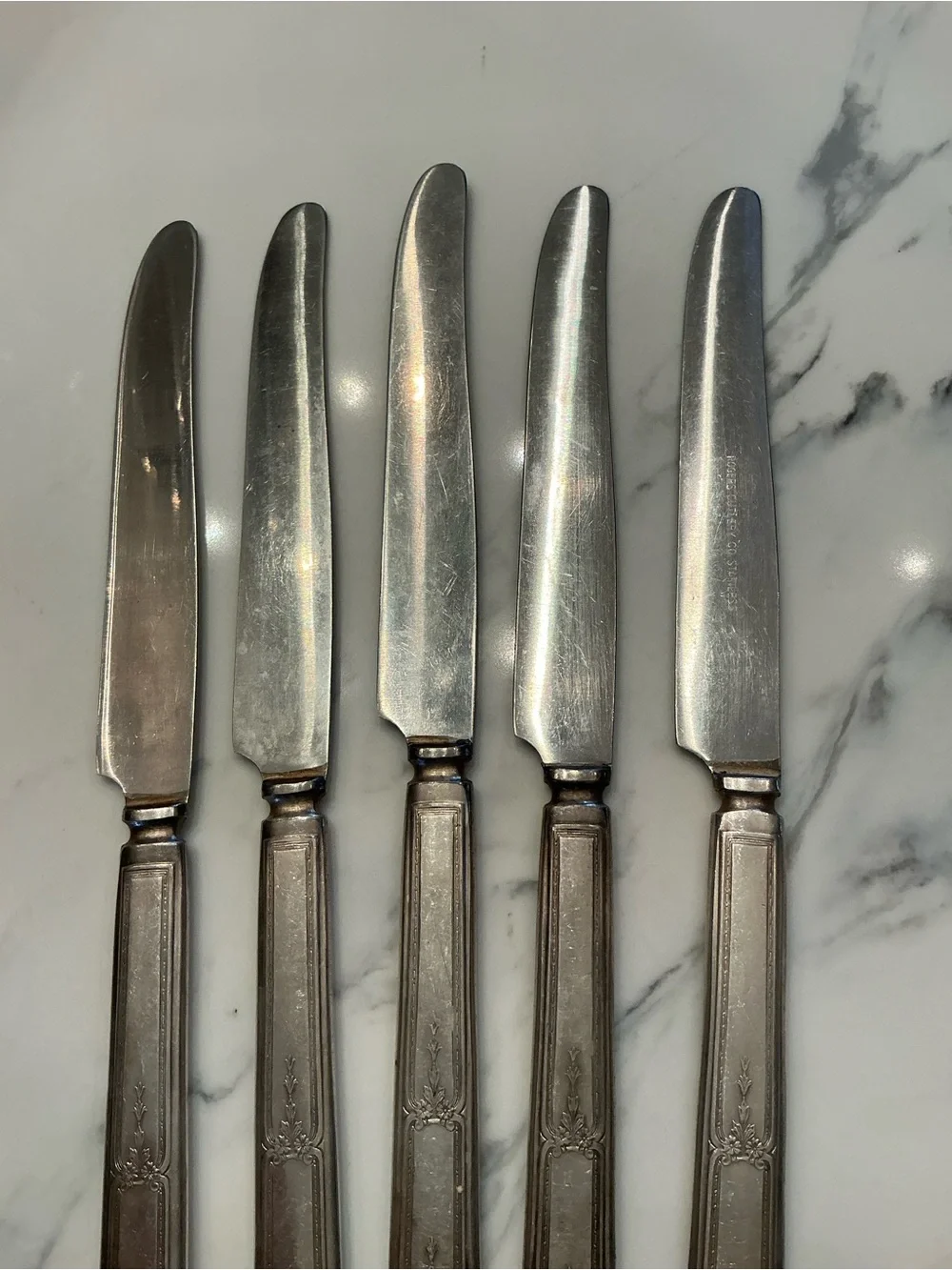 1847 Rogers BrosSet of 5 Ornate Silver Dining Knives - Decorative Silver Finish